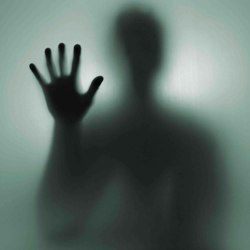 10 научных объяснений призраков и других паранормальных явлений