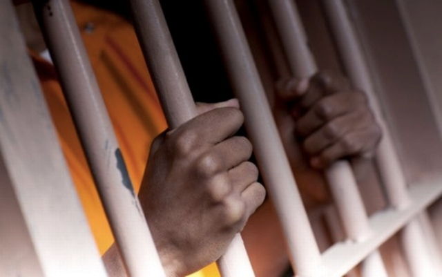 10 forferdelige ting som er gjort med fanger