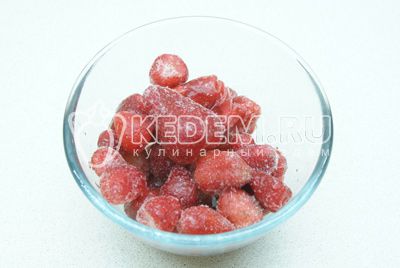 căpșune карамелизовать в сахаре с добавлением красного вина