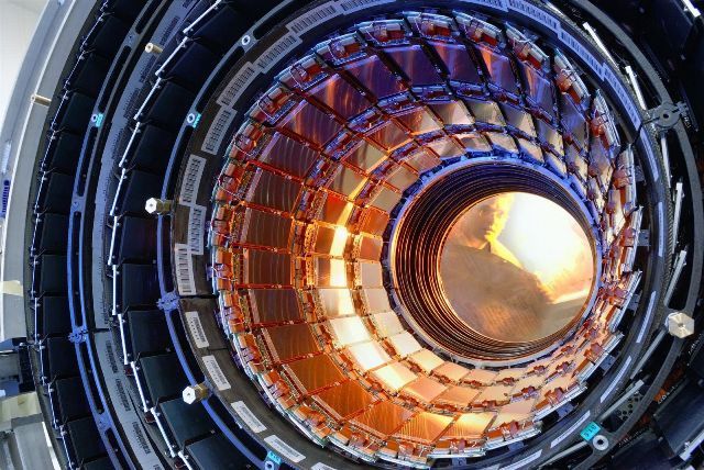 "Particula lui Dumnezeu" - bosonul Higgs găsit