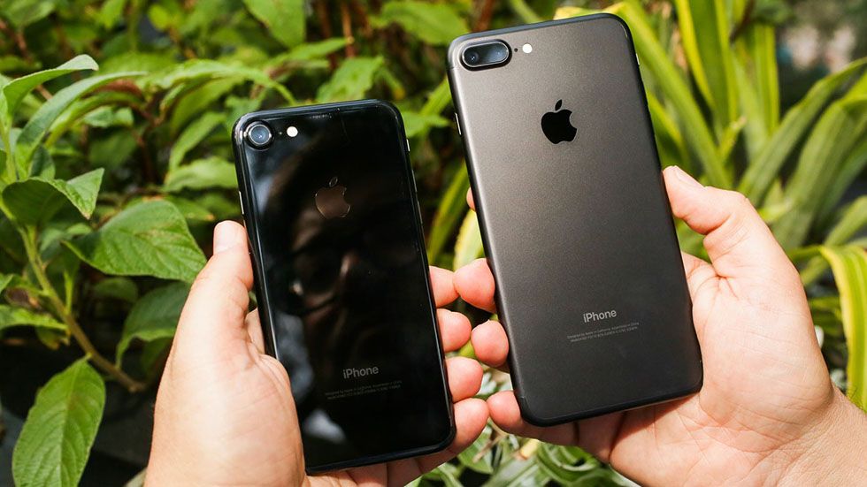 Als отличается iPhone 7 черный (Black) от черного оникса (Jet Black)