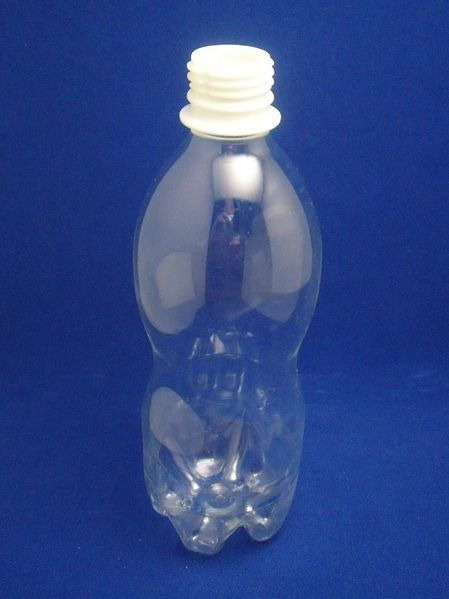 Co zrobić z plastikowych butelek