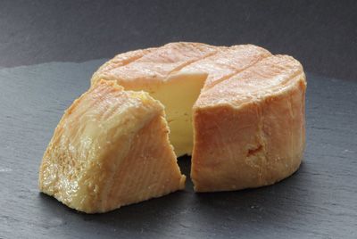 Divoký кабаны угрожают производству французского сыра Мюнстер