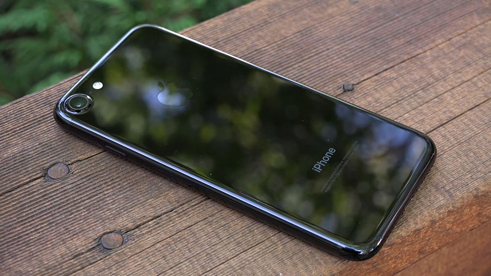 Jak to zrobić iPhone 7 в цвете «черный оникс» выглядит спустя год использования (фото)