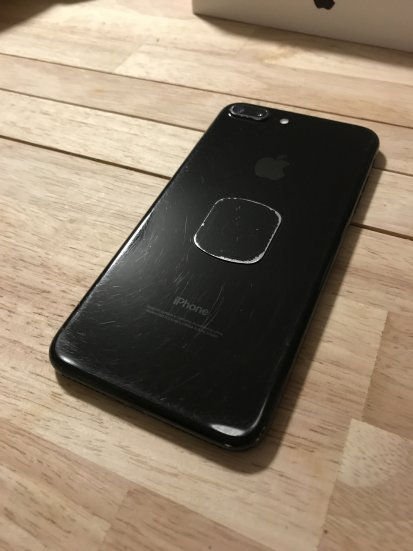 Jak to zrobić iPhone 7 в цвете «черный оникс» выглядят спустя год использования (фото)