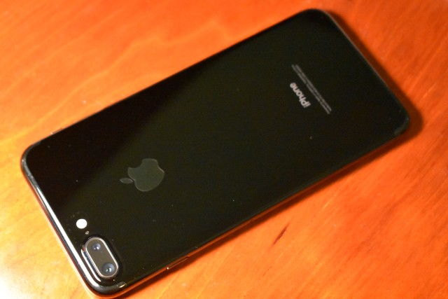 Jak to zrobić iPhone 7 в цвете «черный оникс» выглядят спустя год использования (фото)