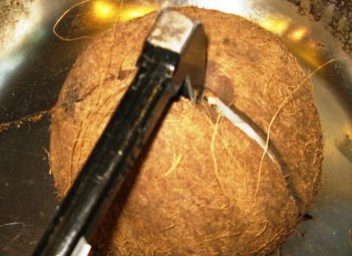 Hvordan åpne en kokosnøtt