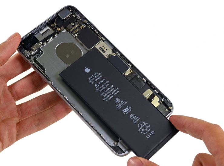 Como distinguir a bateria original do iPhone de uma falsa