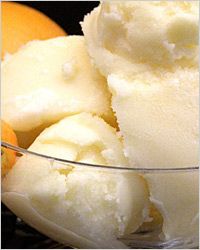 jemné творожное мороженое с апельсиновым сиропом