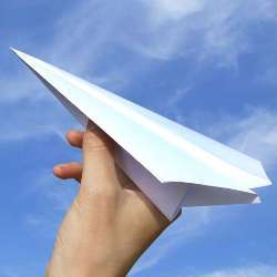 Como pode сделать из бумаги самолет