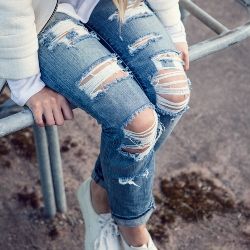 Cum poate сделать рваные джинсы своими руками