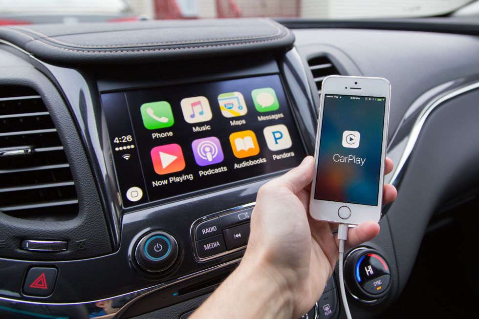 Jak může слушать музыку с iPhone в машине