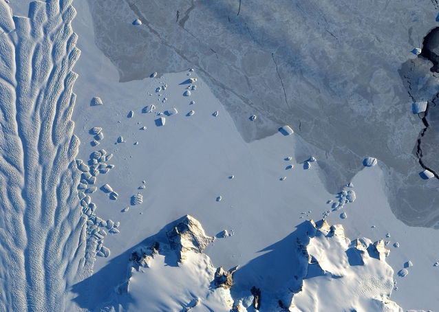 Como a Antártica parece sem gelo?
