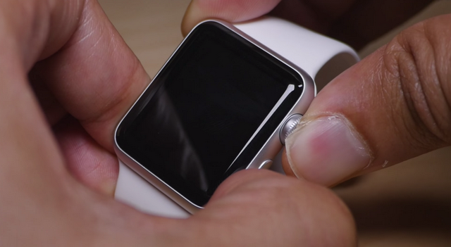 Jak může включить, выключить или перезагрузить Apple Watch?