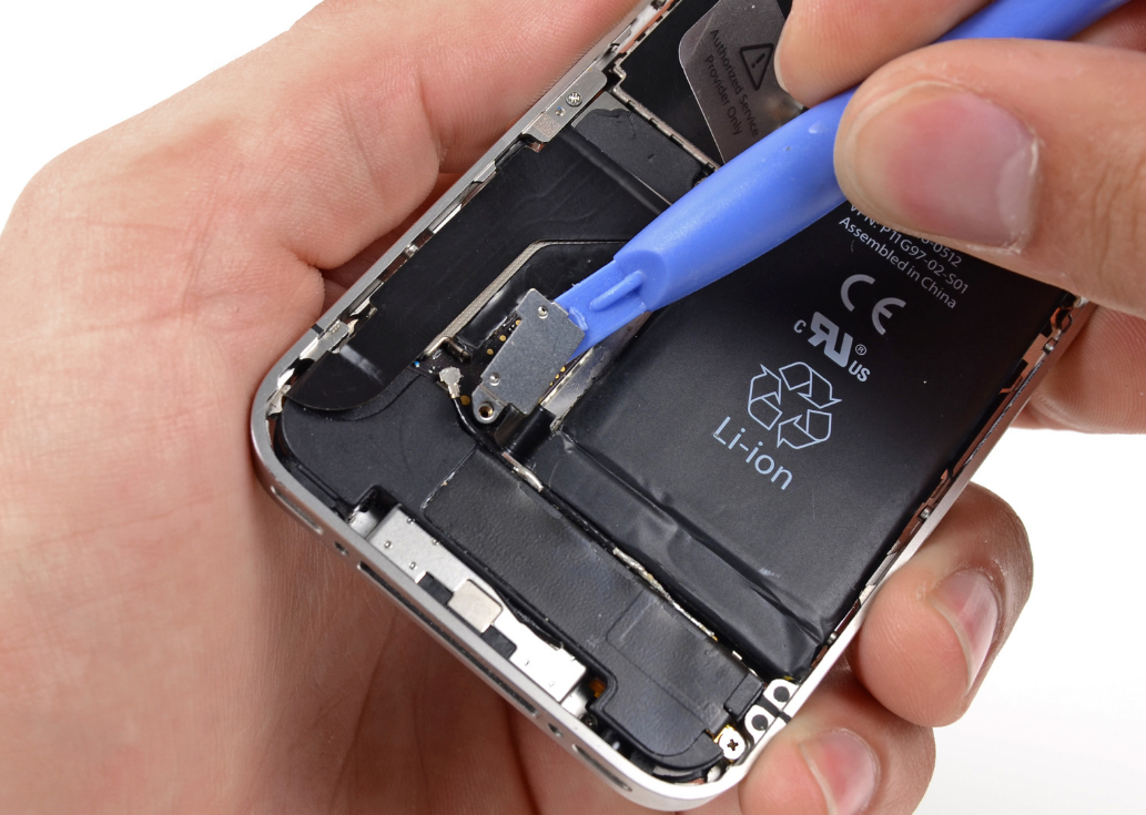 Wie kann заменить аккумулятор на iPhone 4