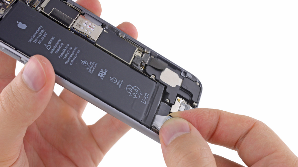 Wie kann заменить аккумулятор на iPhone 6 (2)