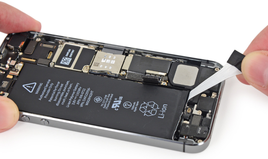 Como pode заменить аккумулятор на iPhone 5s (2)