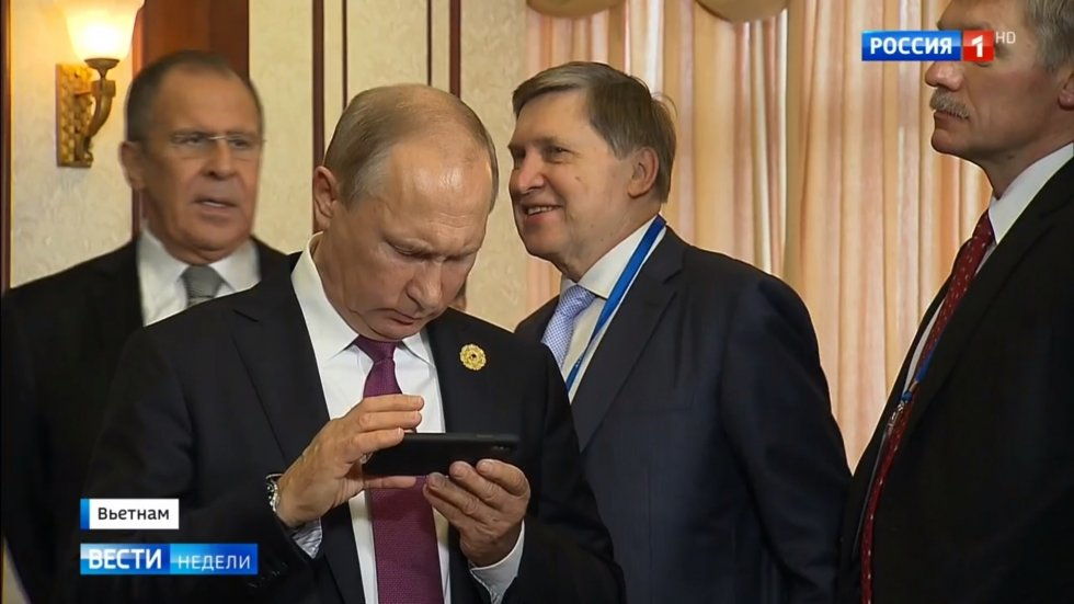 Was? смартфон у Путина — iPhone, Samsung или Xiaomi?