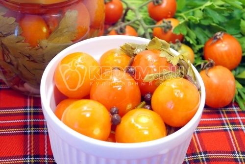 Marynowane помидоры черри с петрушкой