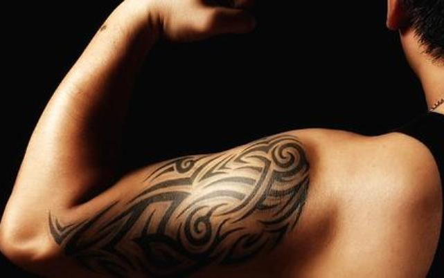 Neobvyklé skutečnosti o tetování a nejvíce tetované osoby na světě
