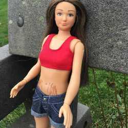 "Normalna" Barbie powinna być z rozstępami, cellulitem i pryszczami