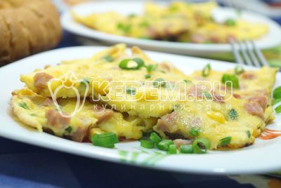 omelett с колбасой и кукурузой «Бонди»