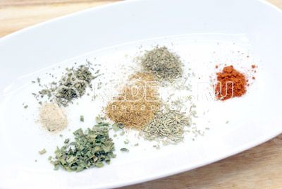 amesteca специи: паприка, белый перец, сушеный базилик, сушеный лук, розмарин, куркума (специи подбирайте по вкусу)