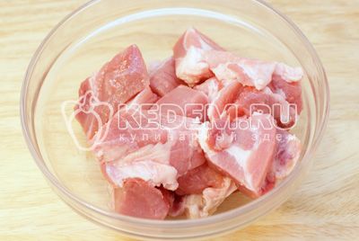 Fleisch порезать кусками и пропустить через мясорубку