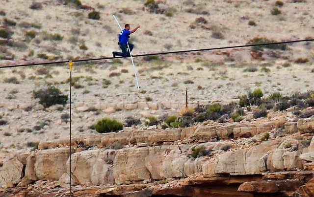 Der erste Seiltänzer der Welt, der ohne Versicherung den Grand Canyon überquert hat. Die verzweifeltsten Extremisten der Welt
