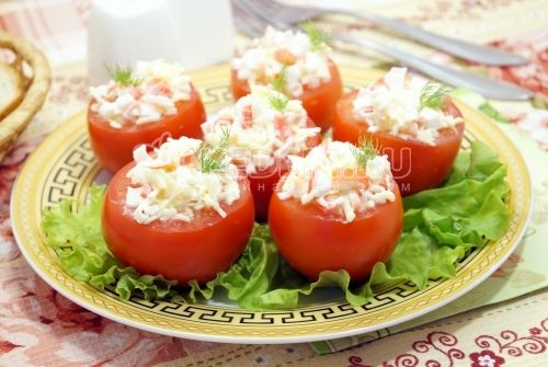 Tomate фаршированные крабовыми палочками