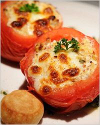 Pomidory с фаршем, грибами и сыром