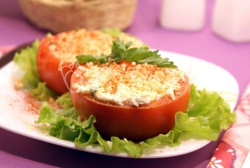 Pomidory фаршированные сыром и чесноком