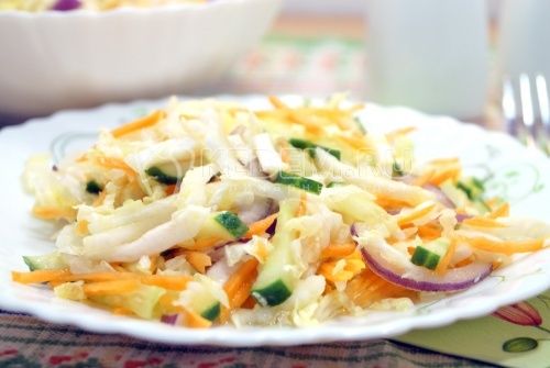 Jednoduché салат из пекинской капусты