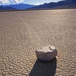 Revelado секрет движущихся камней в Долине смерти