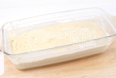 Sdílet тесто в смазанную маслом форму и запекать при 180 градусов С 30-40 минут. До сухой спички