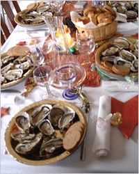stridii, омары, фаршированная рыба и чёрная икра – атрибуты роскоши, которые стремятся позволить себе все французы на Рождество.