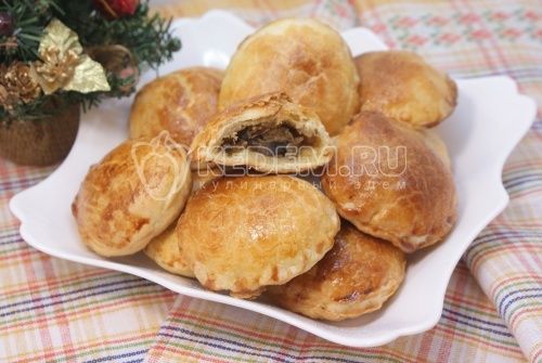 Vánoce пирожки с грибами и курицей