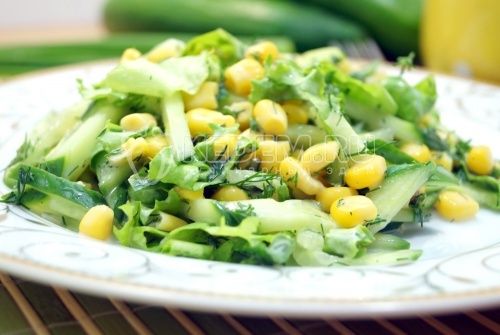 salat с огурцом и кукурузой «Лаура»