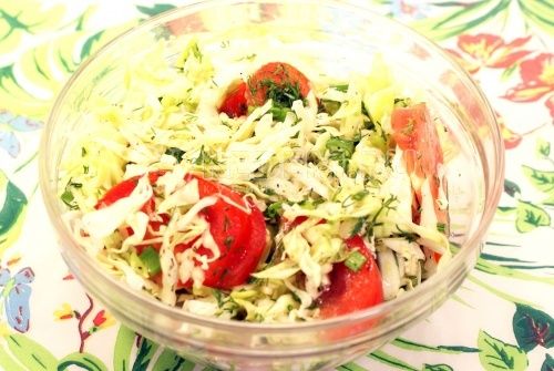 salat из капусты с помидорами