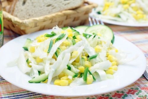 salat с капустой и кукурузой