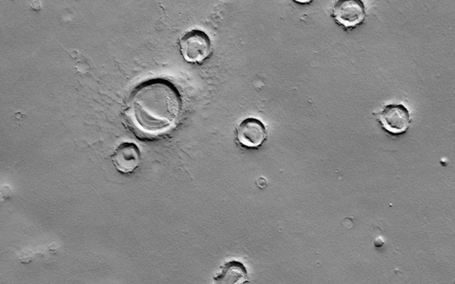 Najbardziej niezwykłe kratery uderzeniowe Marsa