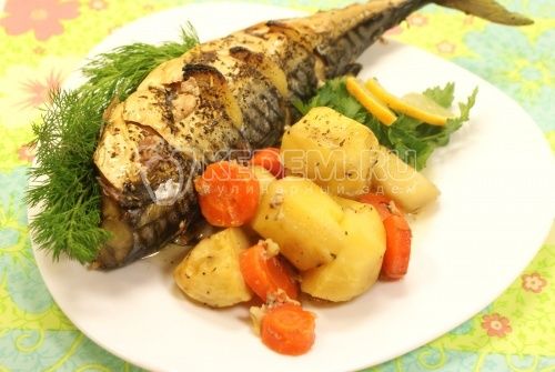 Makrele запеченная в рукаве с овощами