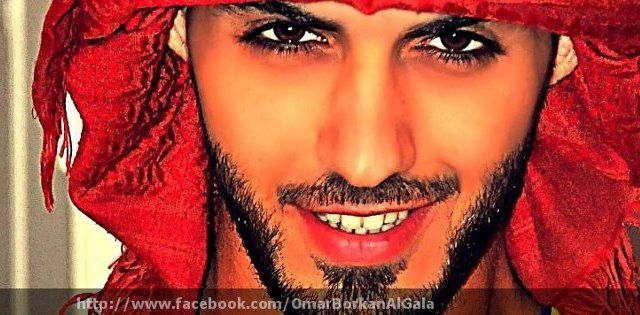 Zu gutaussehender Mann, der aus Saudi-Arabien deportiert wurde