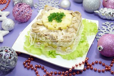 Puff салат с ананасами и грибами «Этюд»