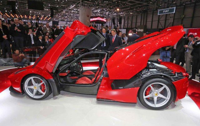 Super-drahé supercars od Lamborghini a Ferrari na Ženevském autosalonu