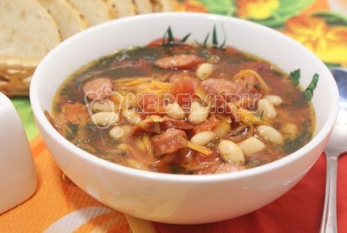 Suppe с копчеными колбасками и фасолью в мультиварке
