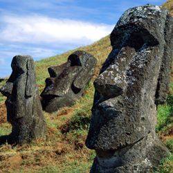 Miej каменных голов острова Пасхи есть туловища