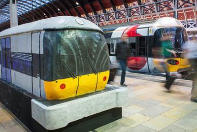 V лондонском метро появился торт в виде поезда