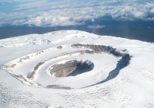 Un vulcan gigantic unic este descoperit în Oceanul Pacific